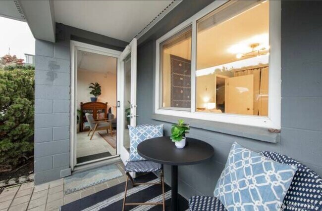 Foto del edificio - 720 Lakeside Ave S