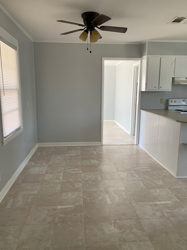 Foto del edificio - FOR RENT