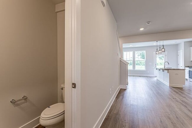 Building Photo - Brand New Townhome, Fairview Rd