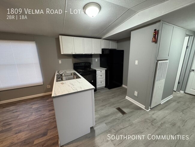 Building Photo - 1809 Velma Rd