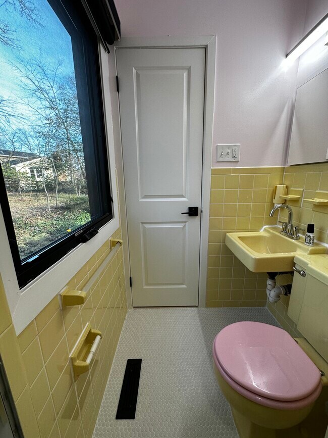 Foto del edificio - 4309 Hillyer St