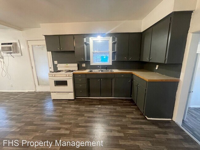 Building Photo - 3 br, 1 bath House - 806 N Warren Avenue