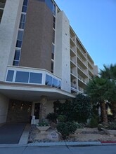 Building Photo - 899 Island Dr