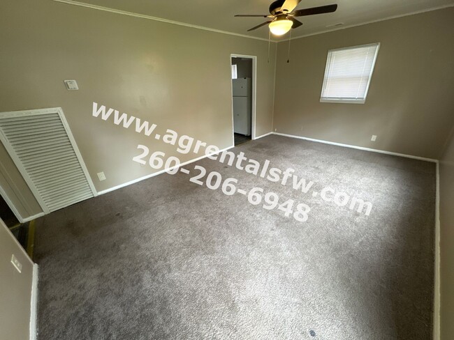 Building Photo - 3 Bedroom House- Section 8 OK!