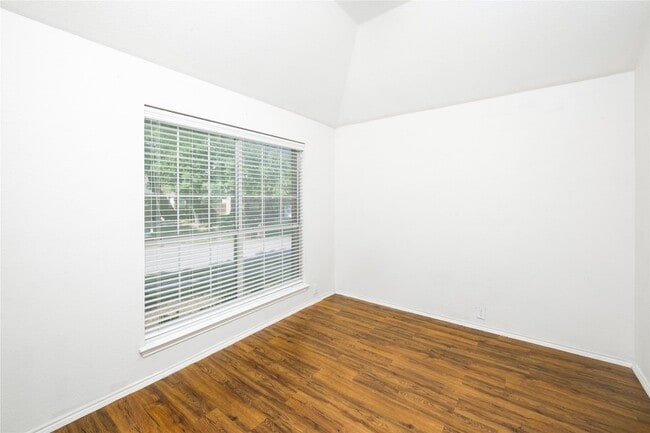 Foto del edificio - 8300 Rayburn Ln