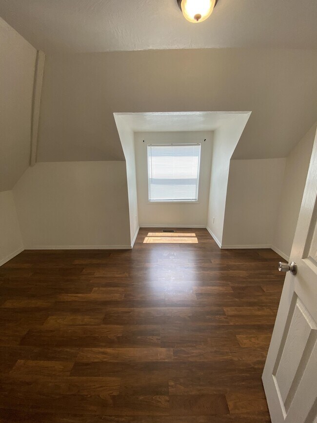 Foto del edificio - 1125 W Walnut St