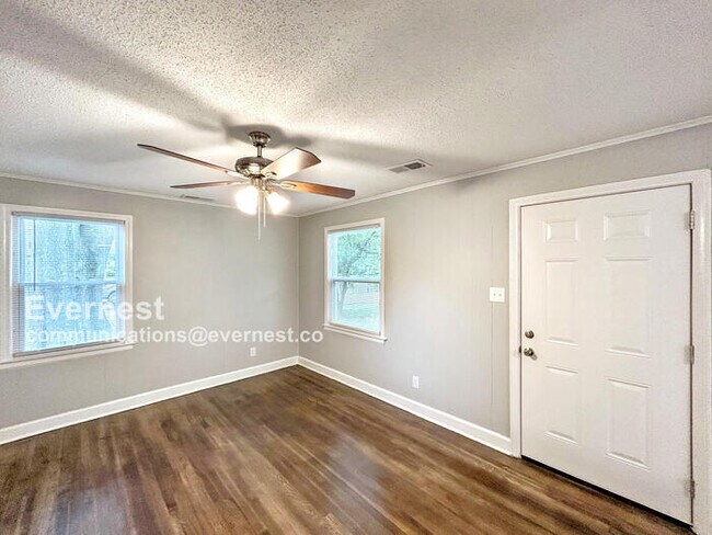 Foto del edificio - 4858 Auburn Rd