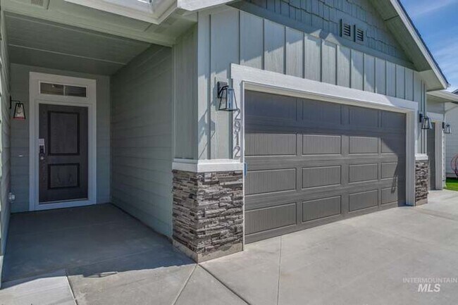 Foto del edificio - 4 Bed 2 Bath in Meridian with 3 Car Garage