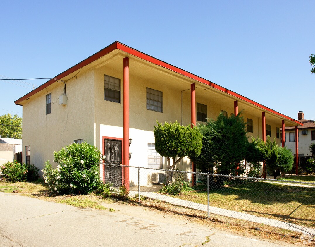 Primary Photo - 951 N Sacramento Ave