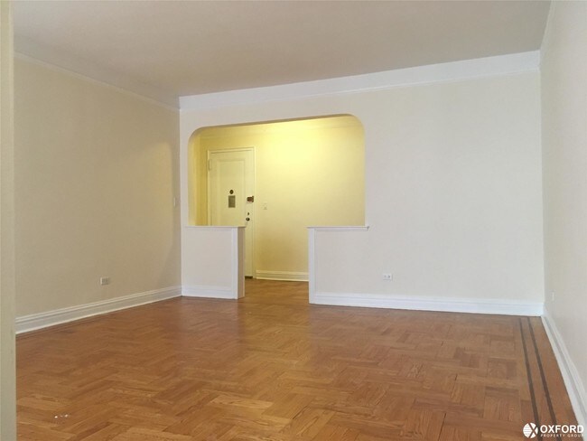 Building Photo - 125 E 24th St