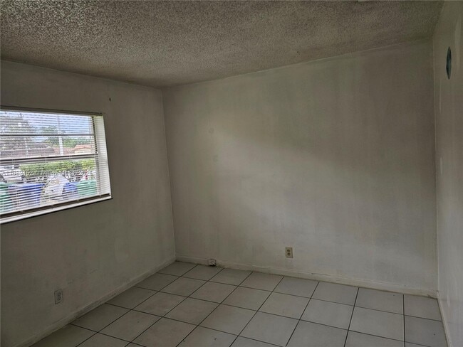 Building Photo - 2441 NW 8th Pl