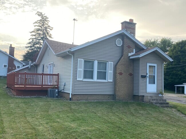 Foto del edificio - 2617 Maple Ave NE