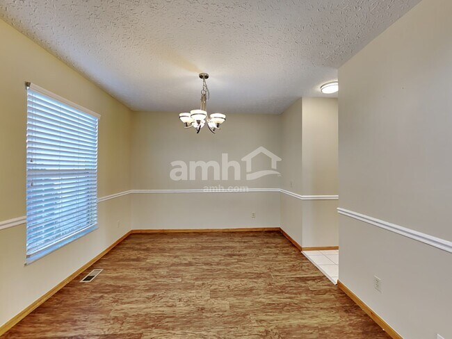 Building Photo - 8865 Kingsley Dr