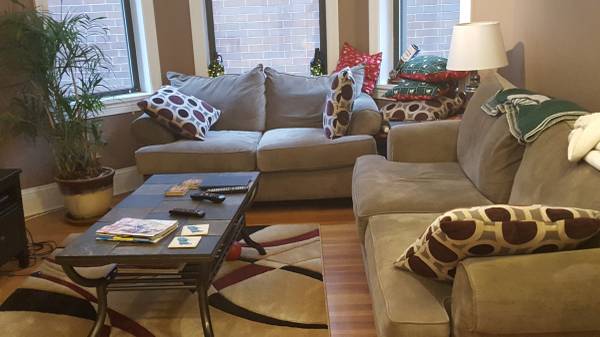 Building Photo - 667 W Barry Ave