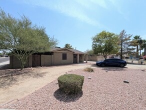 Building Photo - 2443 E Earll Dr
