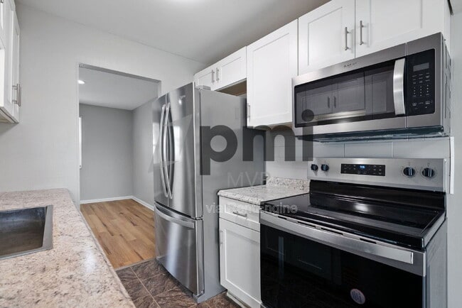 Building Photo - 3027 Rotunda Ct S