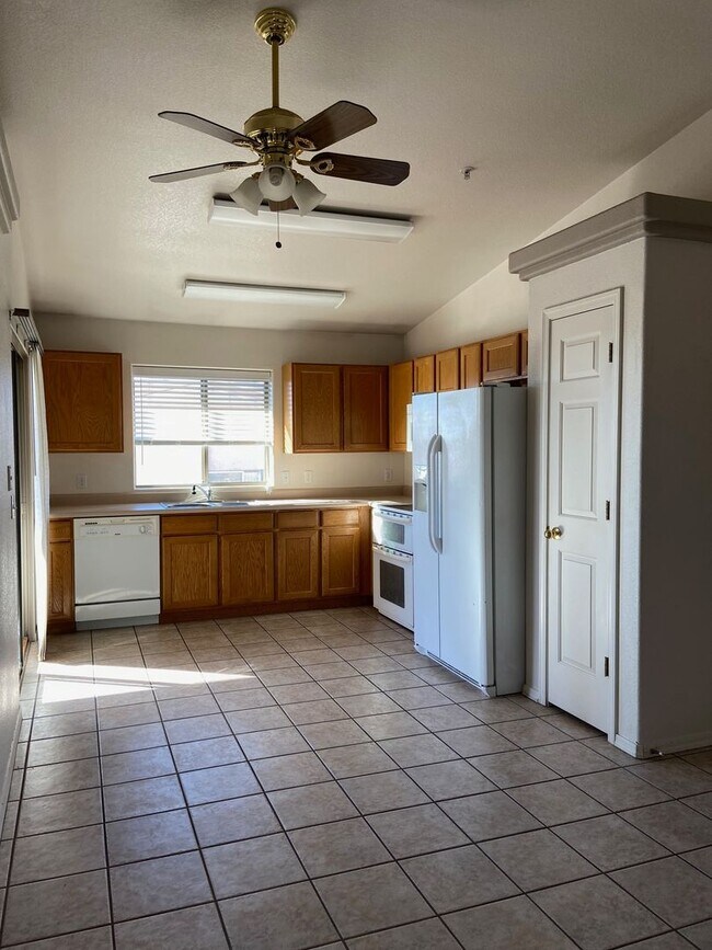 Building Photo - Unfurnished - Long Term Rental - Pet with ...