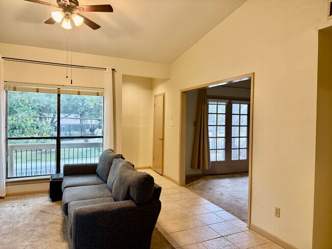 Foto del edificio - 2001 Bering Dr