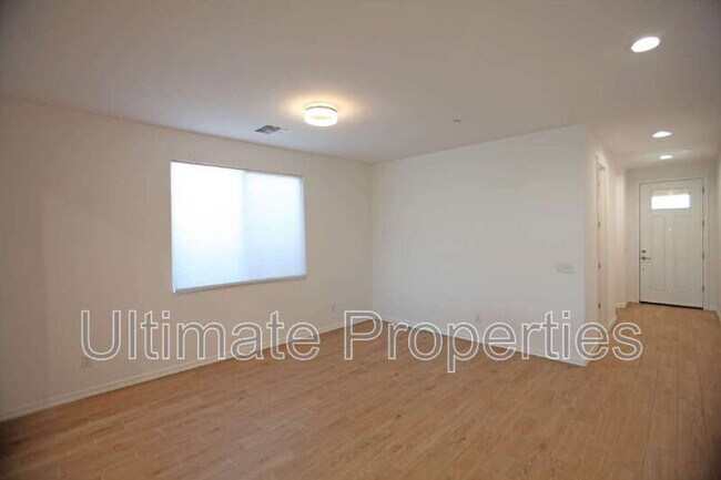 Building Photo - 13589 W Shifting Sands Dr