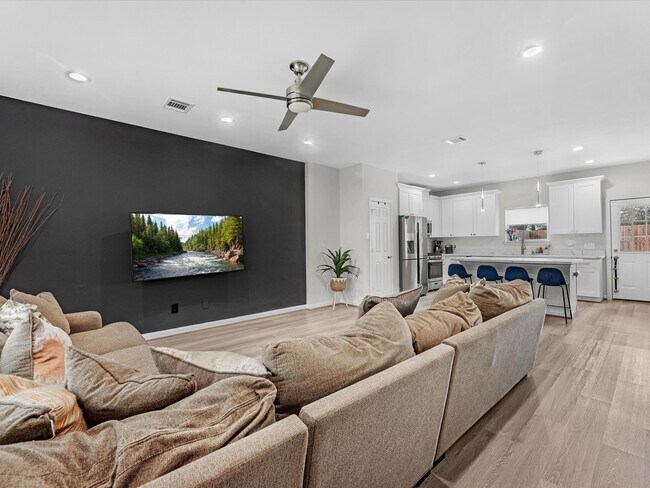 Foto del edificio - 8407 James Franklin St