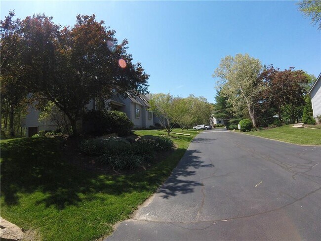 Building Photo - 320 Westmoreland St