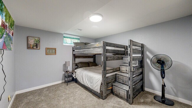 Foto del edificio - 8438 Ames St