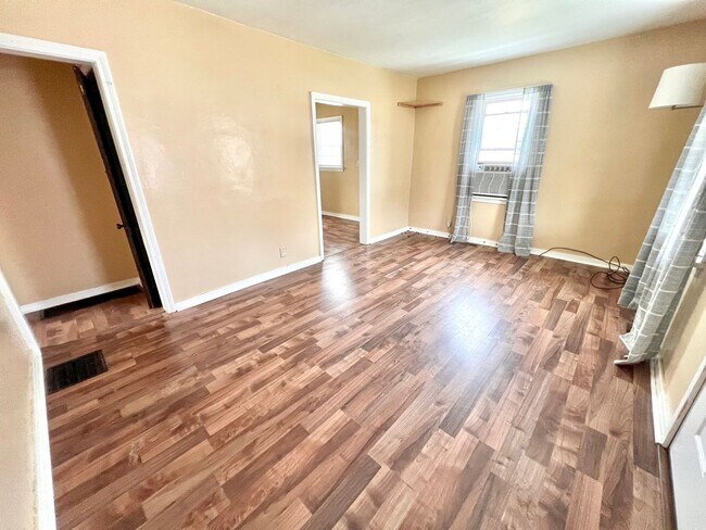 Foto del edificio - Beaver Falls - 2 bedroom 1 Bath Home