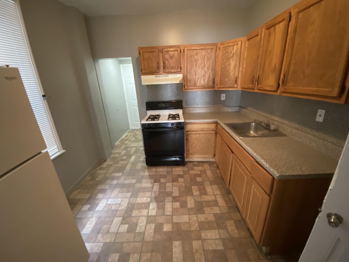 Primary Photo - 1104 Baring St