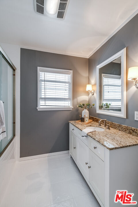 Building Photo - 852 11th St