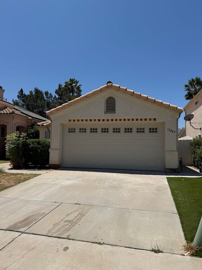 Foto del edificio - BEAUTIFULLY UPDATED RANCHO SAN DIEGO 3 BEDROOM HOME