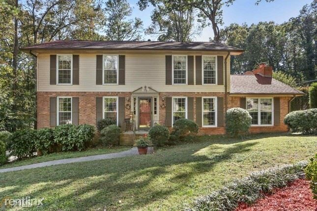 Foto principal - 5 br, 3 bath House - 3400 Camelot Dr