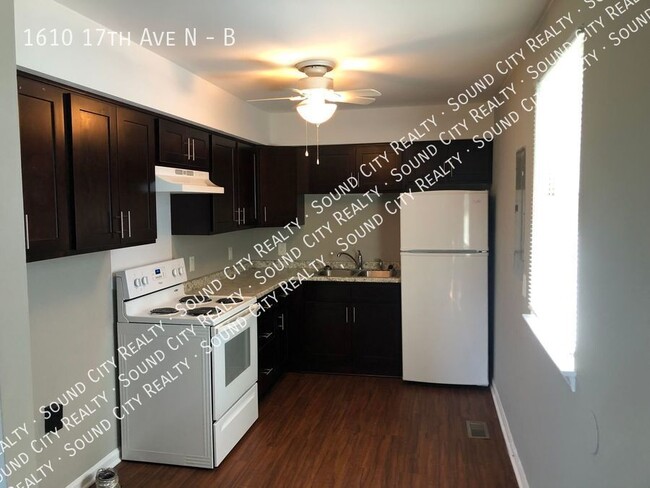 Foto del edificio - 2 Bed/1 Bath Duplex - 17th Ave N - Buchana...