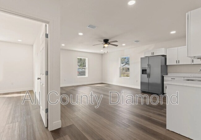 Building Photo - 148 Claire Ave