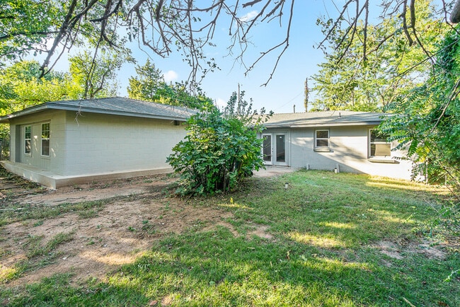 Building Photo - 9600 NE 11th St