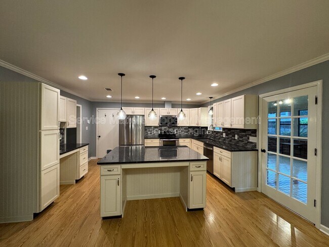 Building Photo - 8140 Tabaid Ln