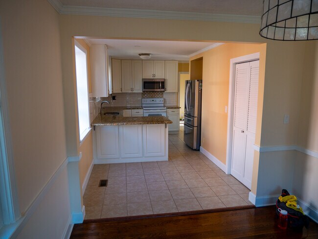 Building Photo - 2017 Rosecliff Dr