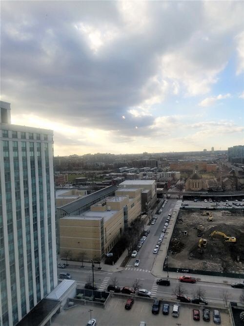 Building Photo - 1120 N LaSalle Dr
