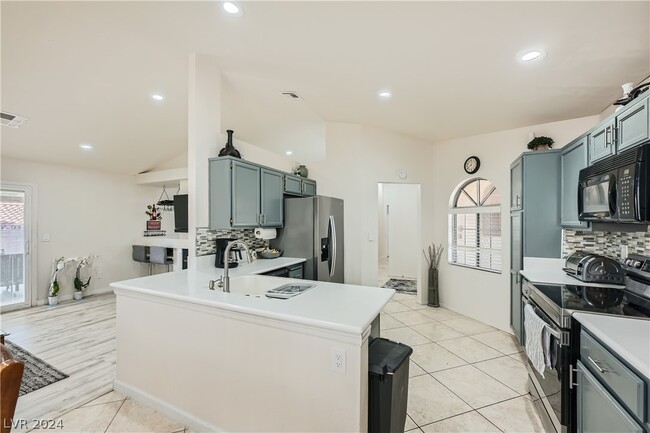 Building Photo - 113 Montclair Dr