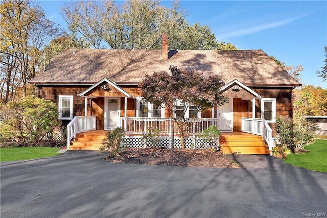 Building Photo - 32 School St