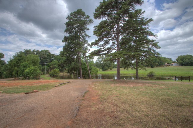 Building Photo - 301 Clements Rd