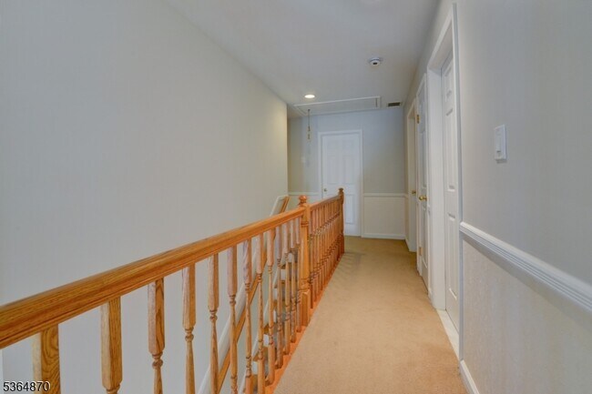 Building Photo - 5 Marco Polo Ct