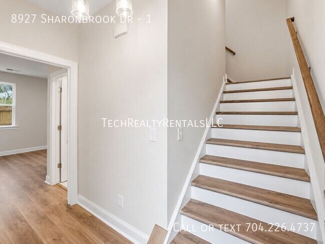 Building Photo - 8927 Sharonbrook Dr