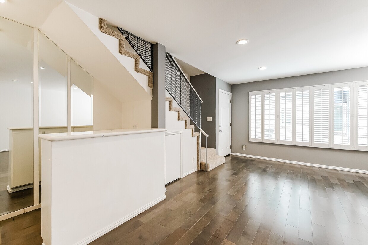 Foto principal - 14332 Dickens St