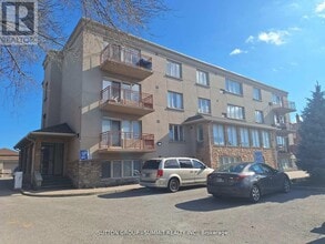 Building Photo - 2615 Keele St