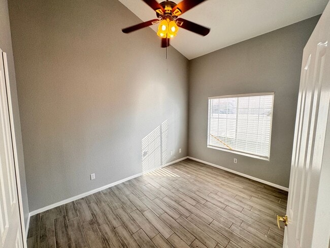Foto del edificio - 2 Bed + Den Single Story Home in Painted Desert
