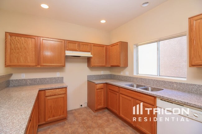 Foto del edificio - 17610 N 17th Pl