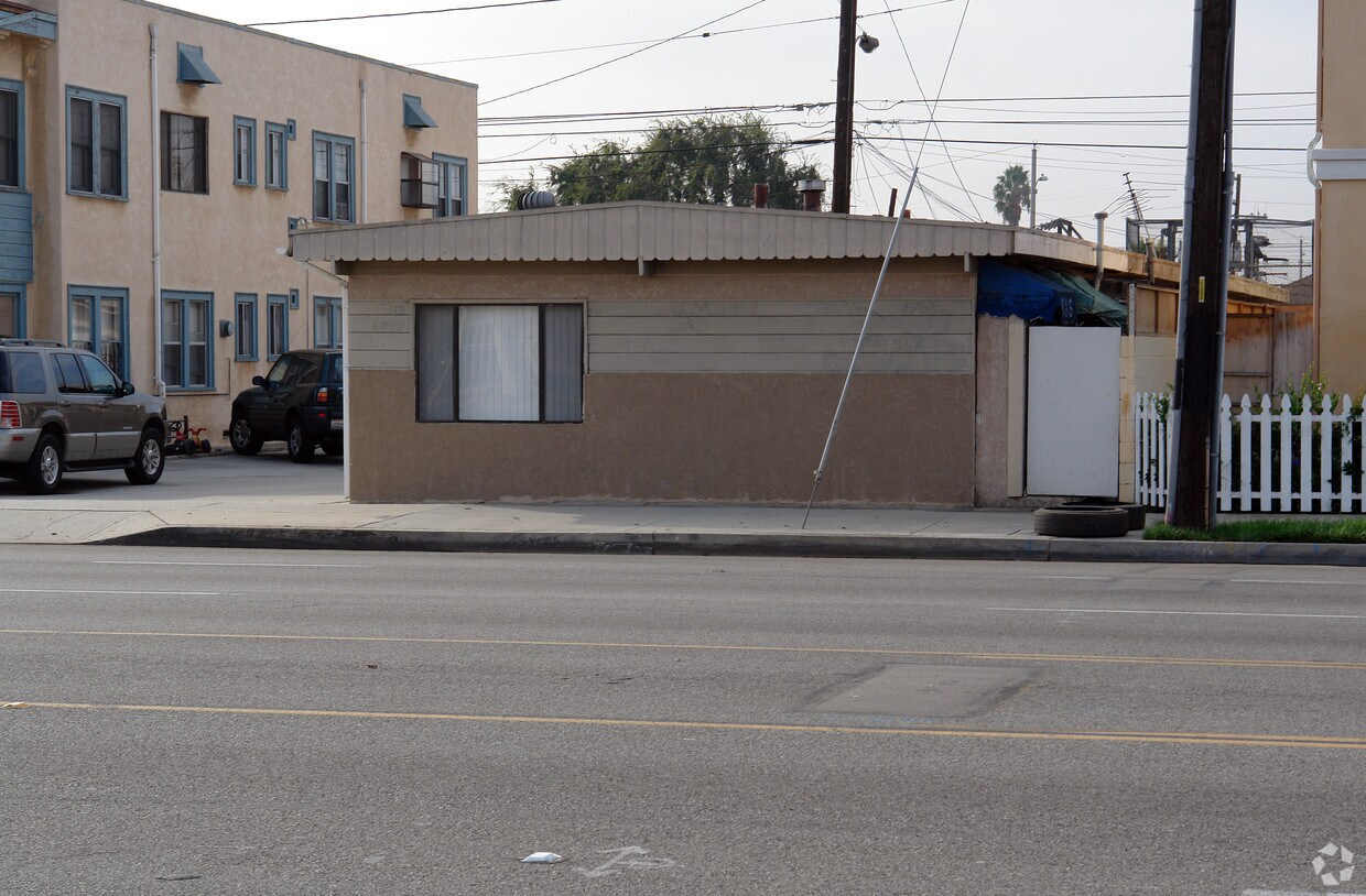 Building Photo - 4832 W El Segundo Blvd