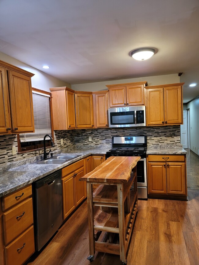 Building Photo - A 449 Hickory Hills Trail