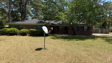 Building Photo - 1110 Hickory St