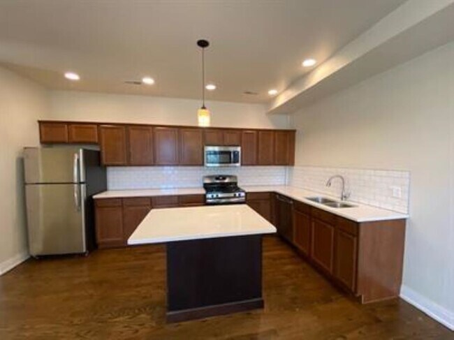 Foto del edificio - 1734 W 35th St